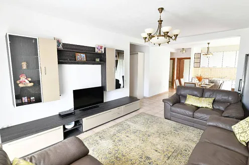 Drei-Zimmer-Wohnung in Becici